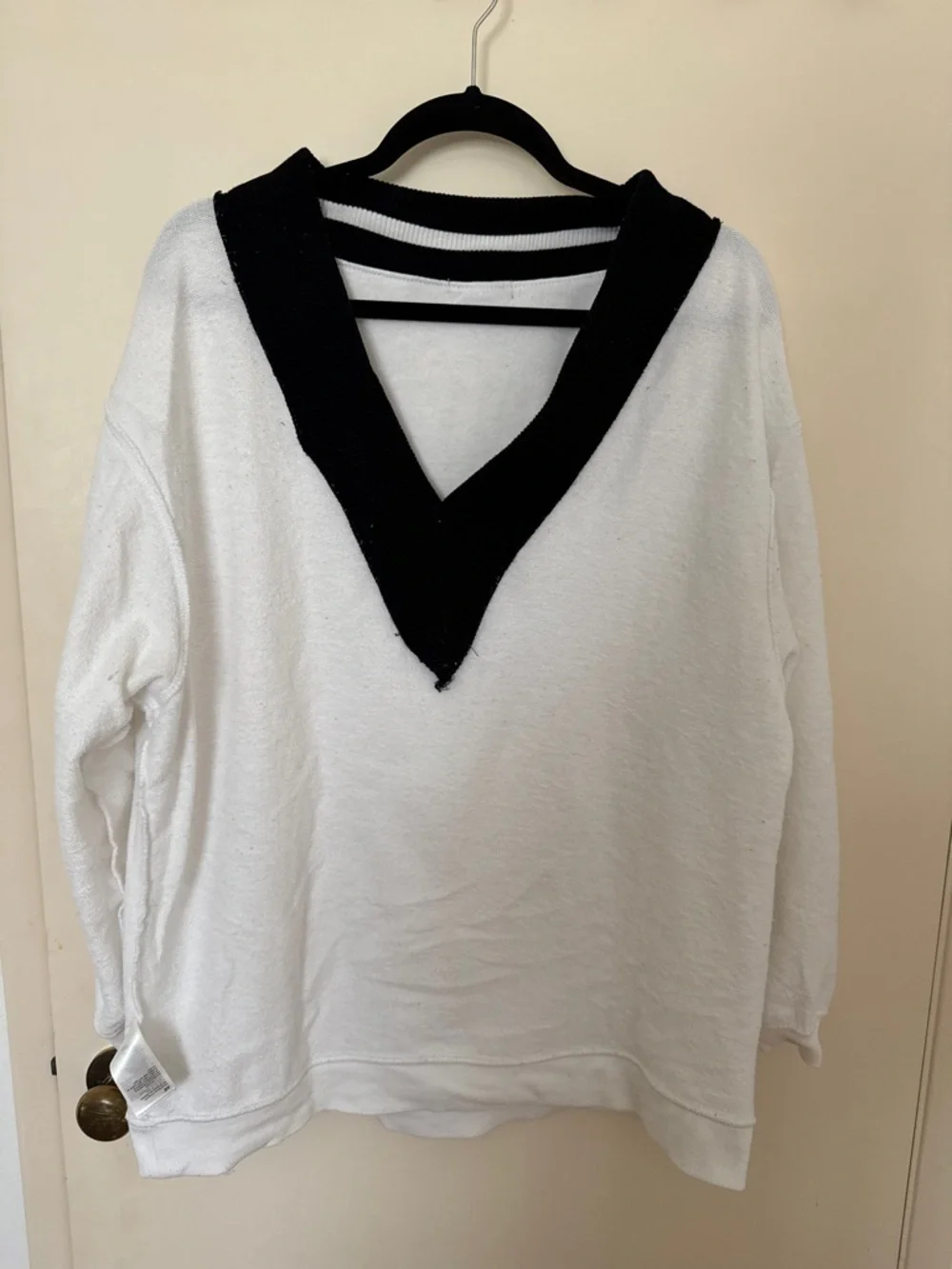 H&M black and White V-Neck sweater - Picture 5 of 7